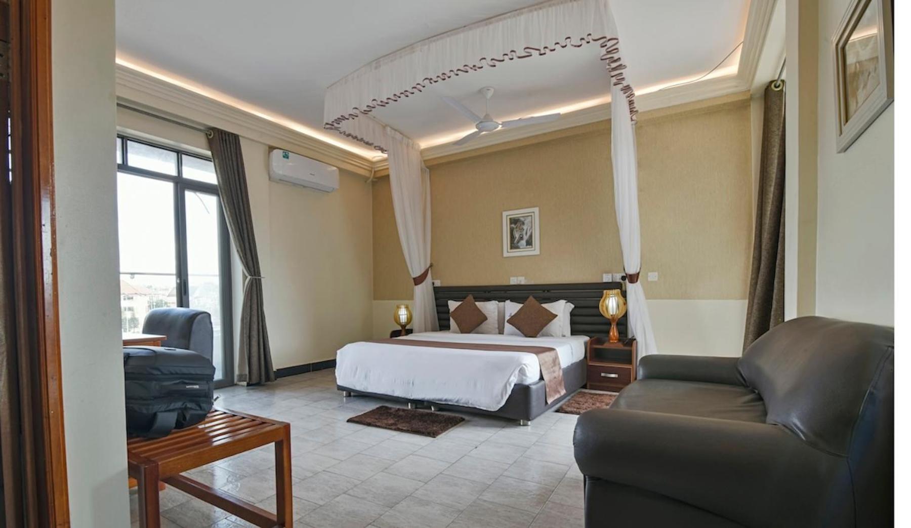 Hoima Buffalo Hotel & Business Hub Ltd Екстериор снимка