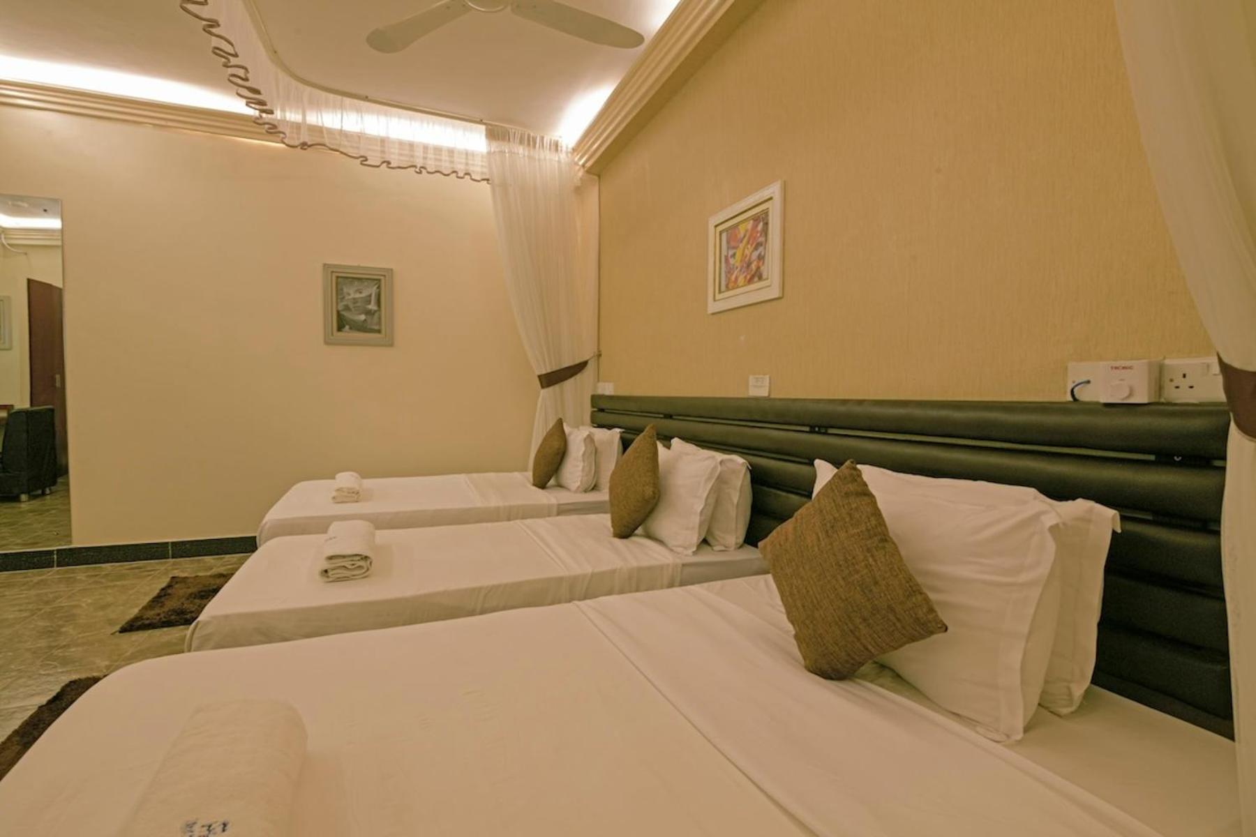 Hoima Buffalo Hotel & Business Hub Ltd Екстериор снимка