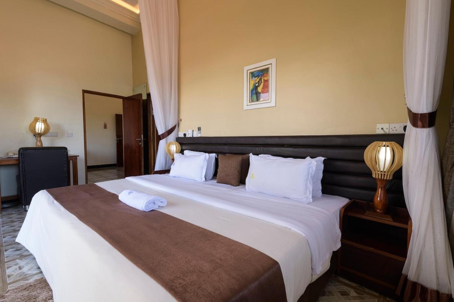 Hoima Buffalo Hotel & Business Hub Ltd Екстериор снимка