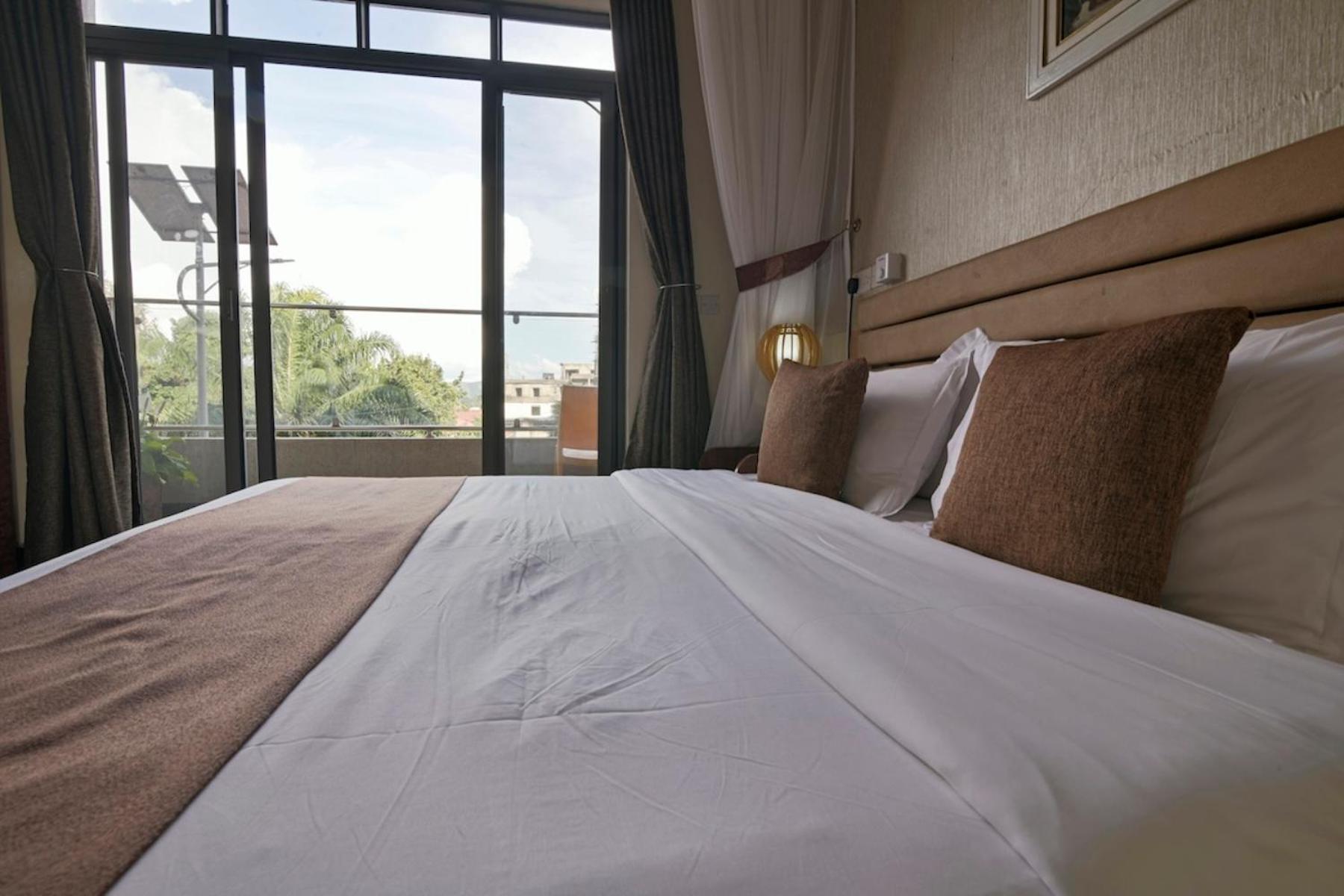 Hoima Buffalo Hotel & Business Hub Ltd Екстериор снимка