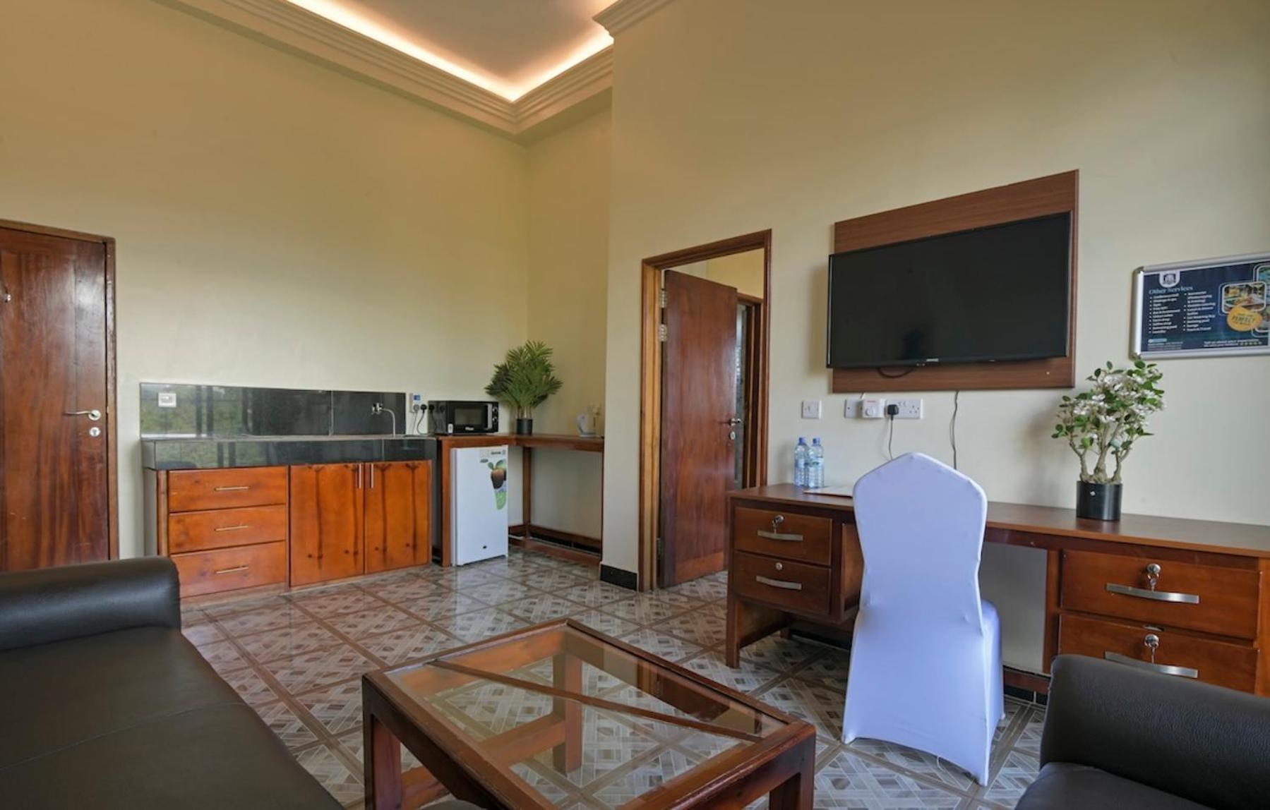 Hoima Buffalo Hotel & Business Hub Ltd Екстериор снимка