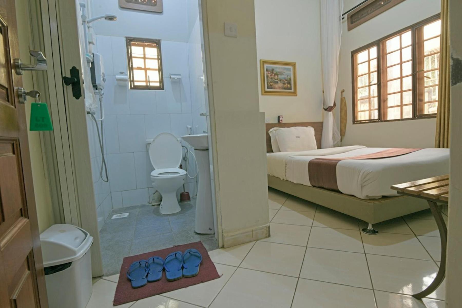 Hoima Buffalo Hotel & Business Hub Ltd Екстериор снимка