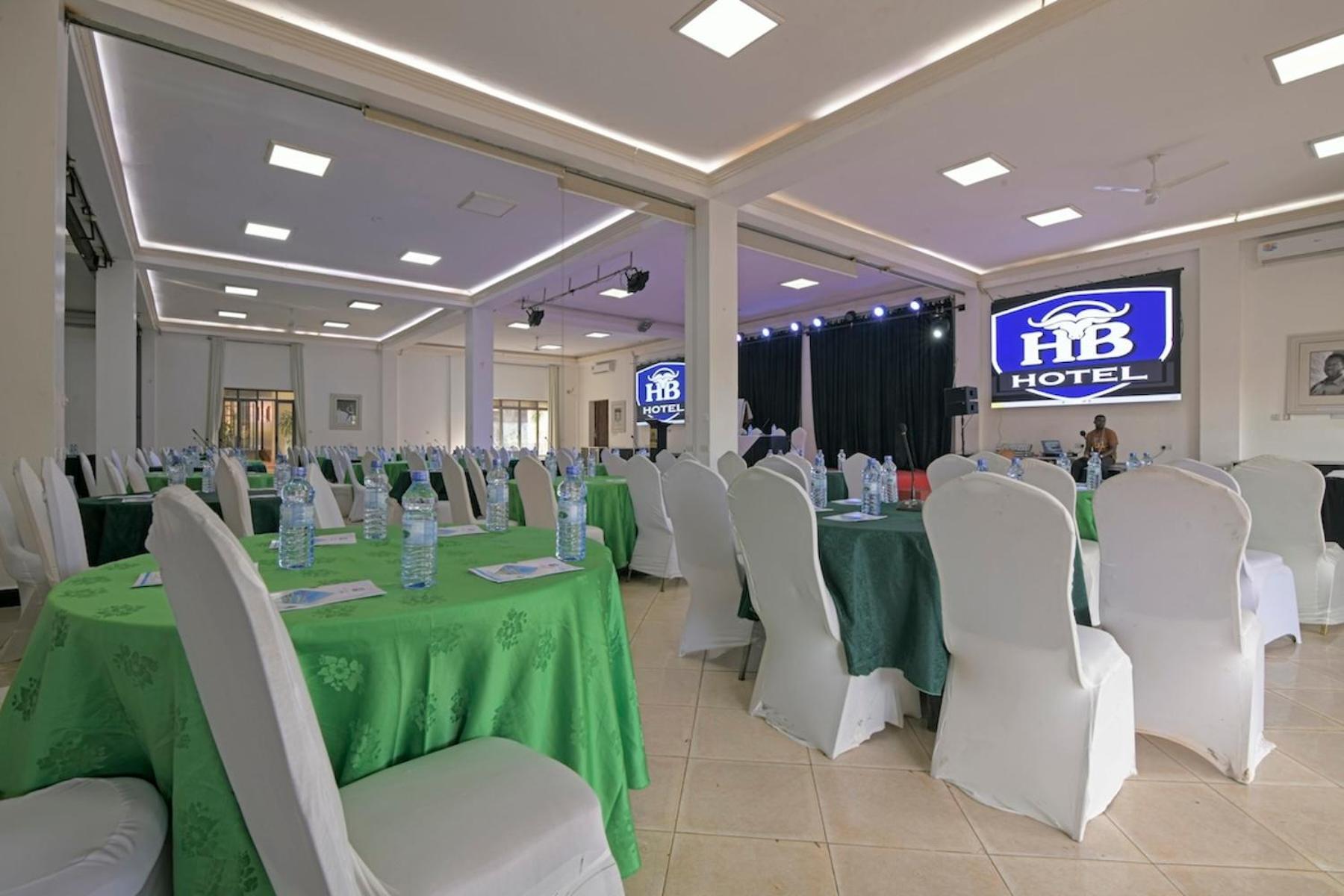 Hoima Buffalo Hotel & Business Hub Ltd Екстериор снимка
