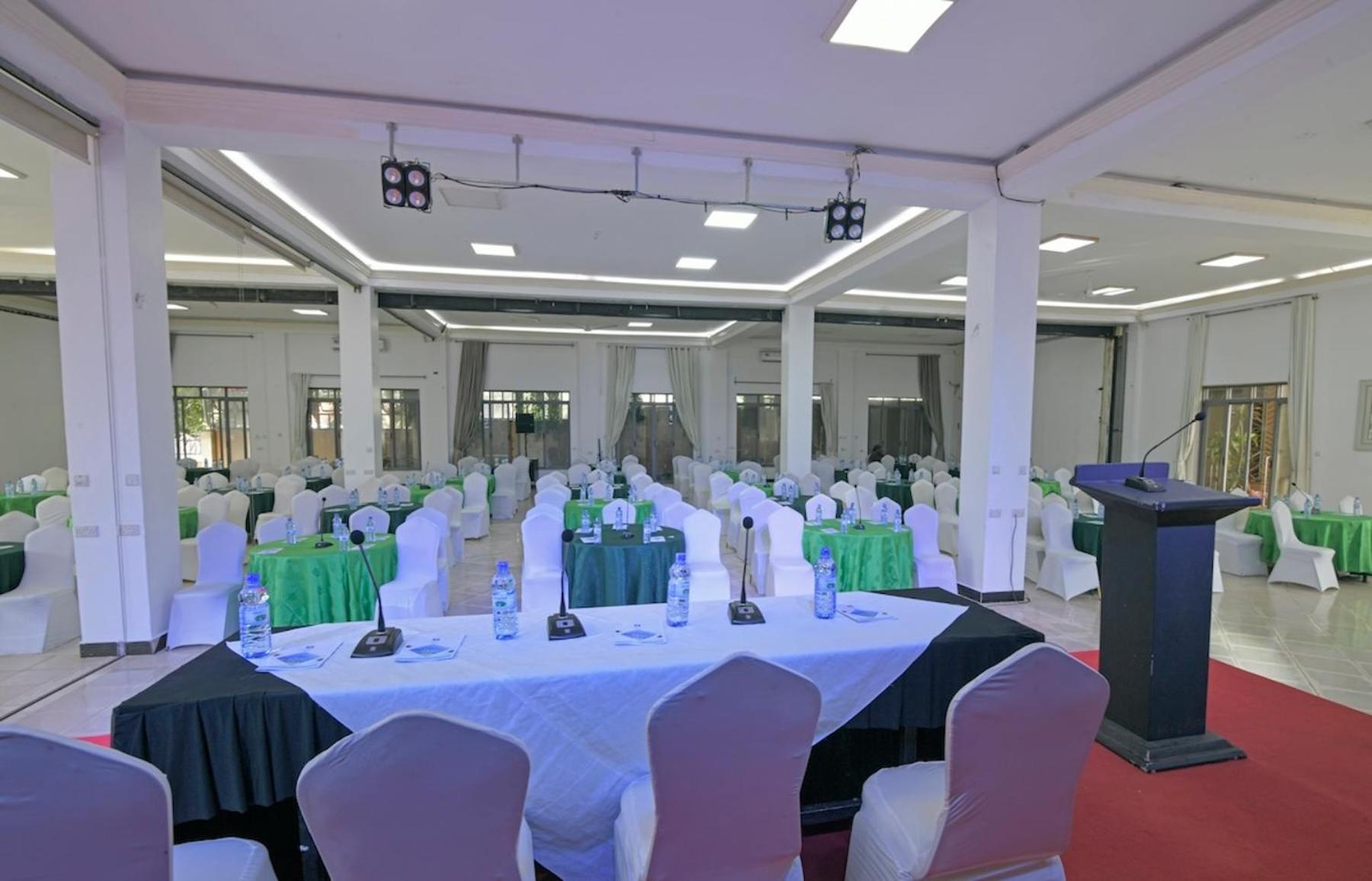 Hoima Buffalo Hotel & Business Hub Ltd Екстериор снимка