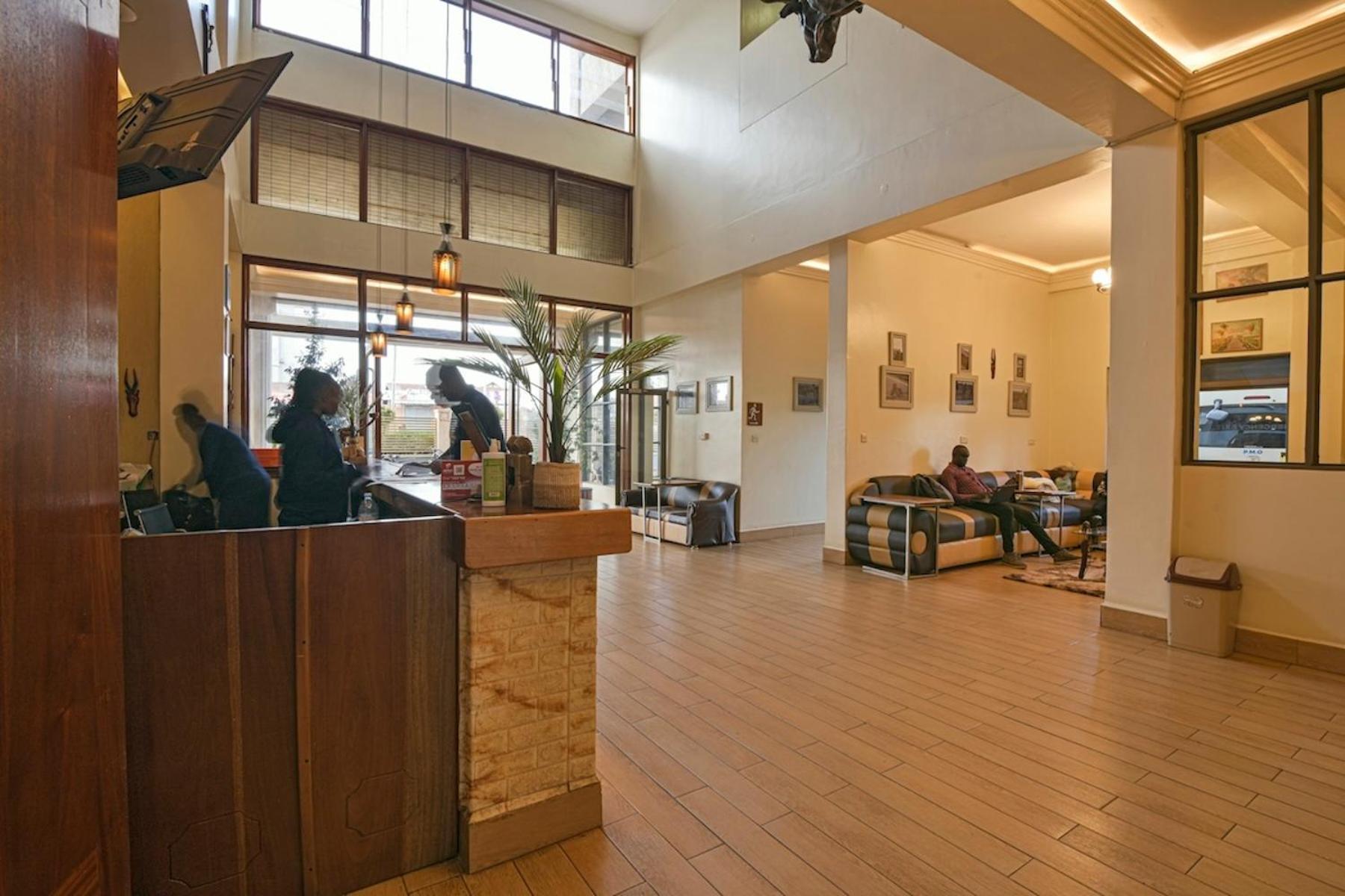 Hoima Buffalo Hotel & Business Hub Ltd Екстериор снимка