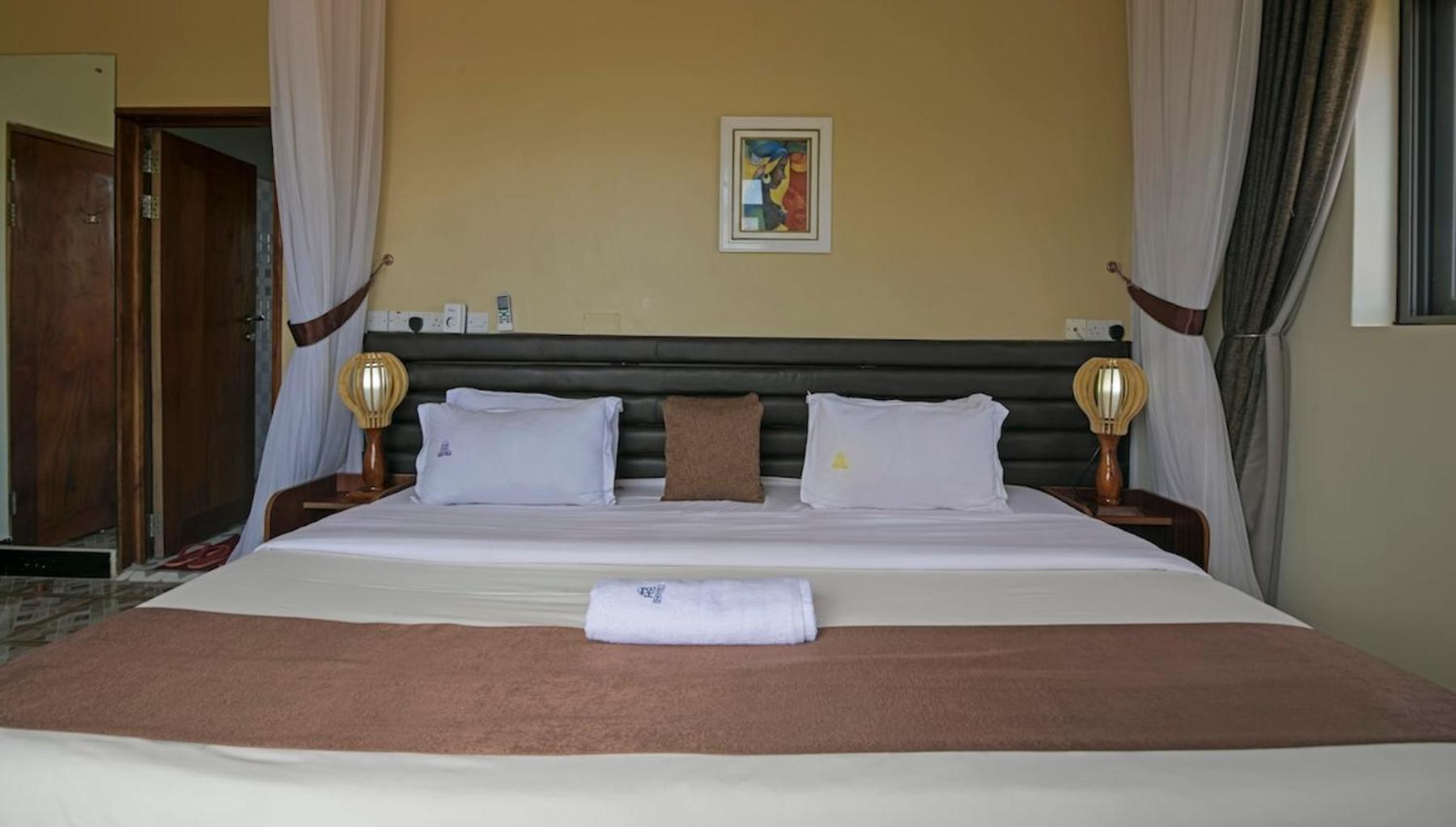 Hoima Buffalo Hotel & Business Hub Ltd Екстериор снимка