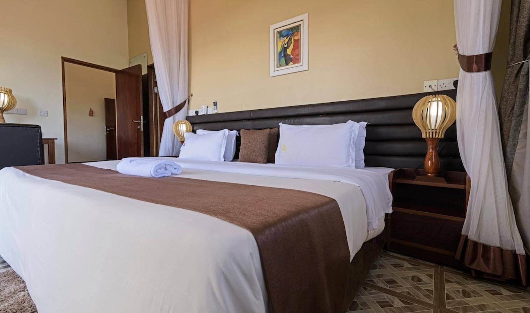 Hoima Buffalo Hotel & Business Hub Ltd Екстериор снимка
